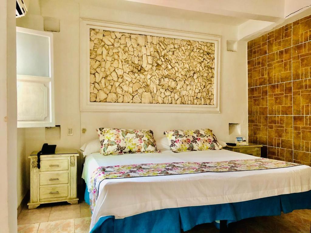 Antigua Calle Almudena Hotel 3*