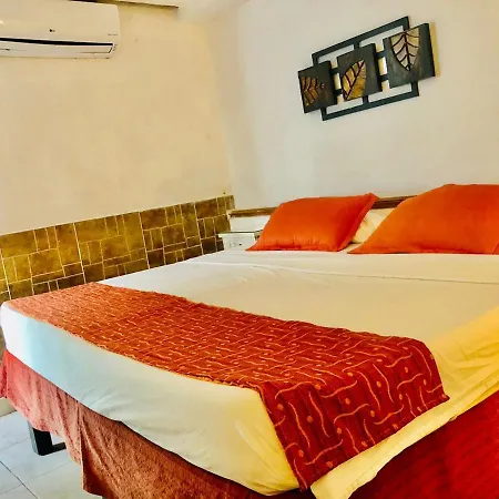 Antigua Calle Almudena Hotel 3*