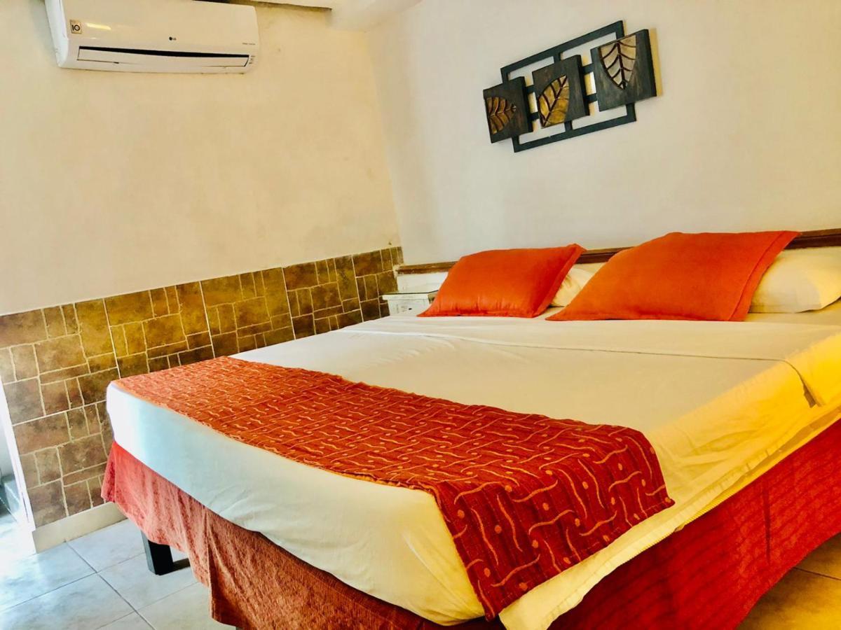 Antigua Calle Almudena Hotel 3*