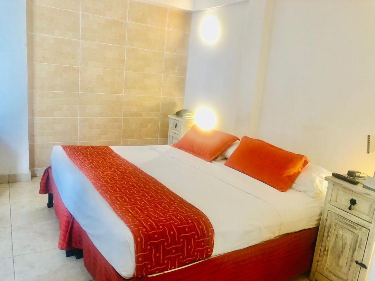 Antigua Calle Almudena Hotel 3*